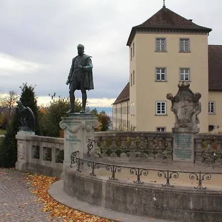 Am Schloss Heiligenborn